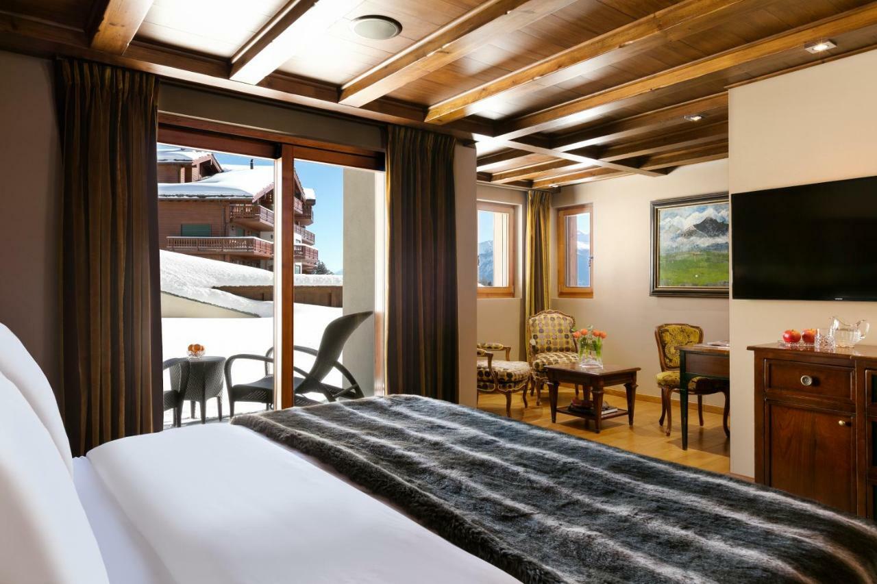 กวาร์ดา กอล์ฟ โฮเต็ล แอนด์ เรสซิเดนซ์ Hotel ครองส์มอนตานา ภายนอก รูปภาพ
